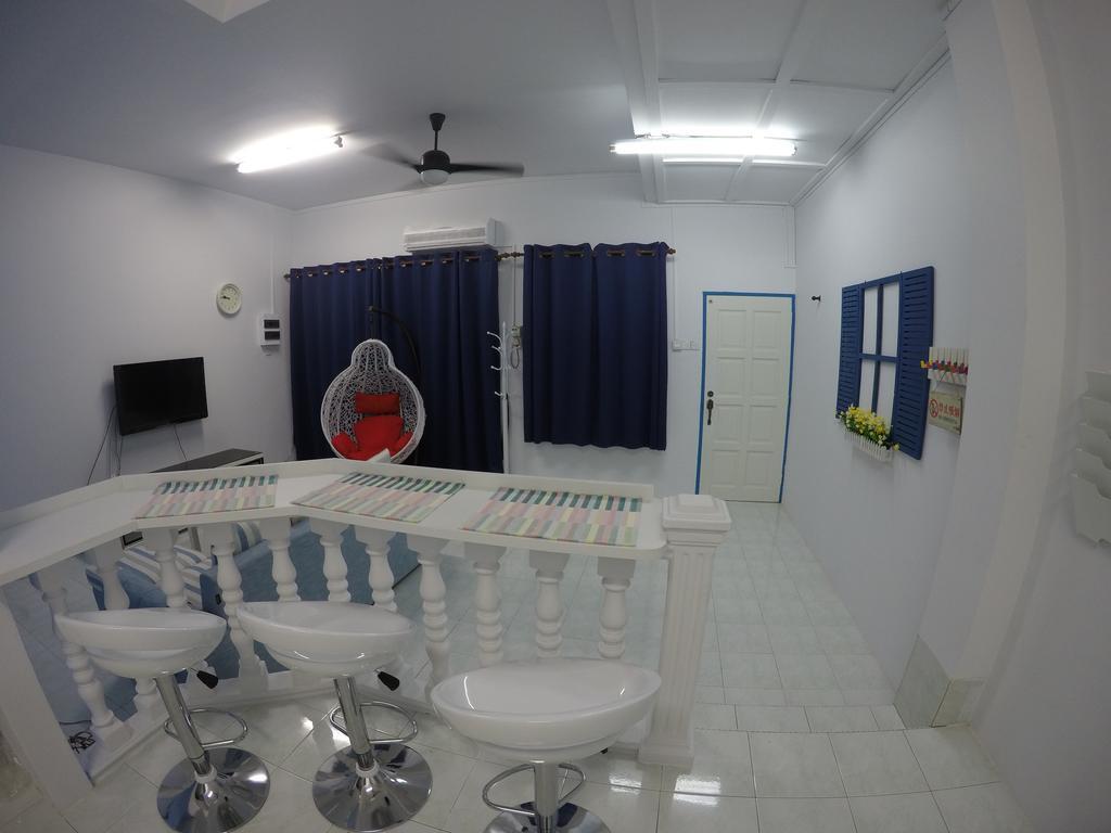 Little Blue House Kemaman Guesthouse Chukai Εξωτερικό φωτογραφία